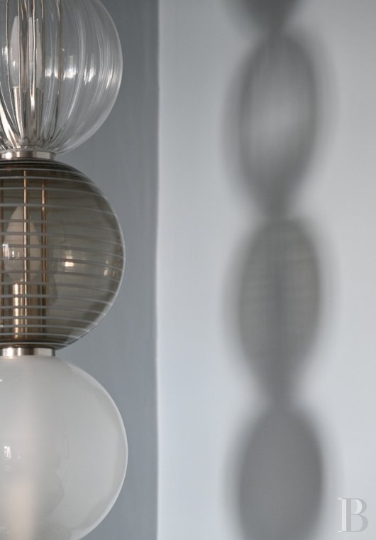 Dans l’Ain, à proximité de Genève, une maison du 17e siècle traversée par un souffle contemporain - photo  n°10